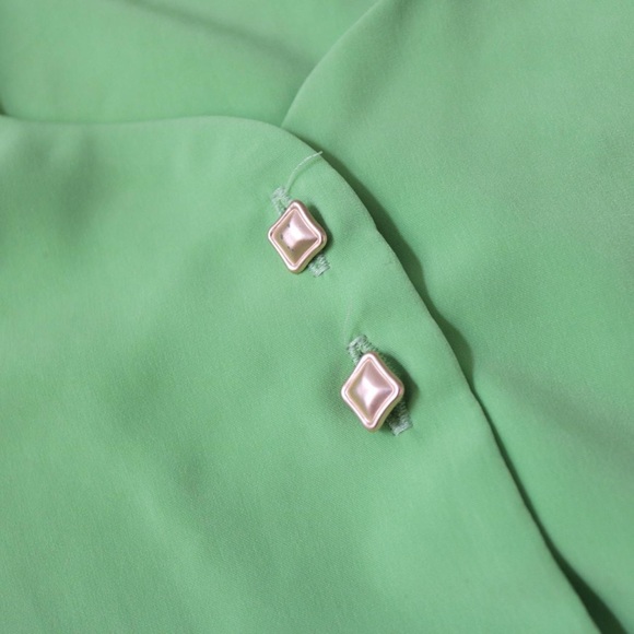 Green apple button down blouse with tie belt - Picture 6 of 8